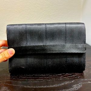 Harvey’s Seatbelt Bags Streamline Wallet